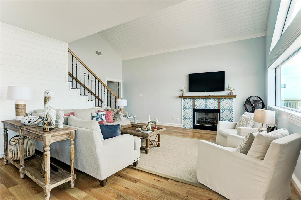403 2 Isles End Road, Tiki Island, Texas 77554, 4 Bedrooms Bedrooms, 8 Rooms Rooms,2 BathroomsBathrooms,Single-family,For Sale,Isles End,78006801