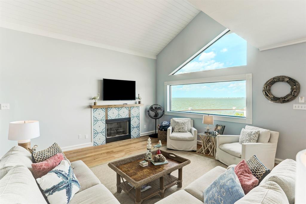 403 2 Isles End Road, Tiki Island, Texas 77554, 4 Bedrooms Bedrooms, 8 Rooms Rooms,2 BathroomsBathrooms,Single-family,For Sale,Isles End,78006801