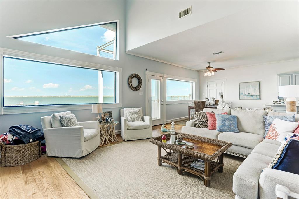 403 2 Isles End Road, Tiki Island, Texas 77554, 4 Bedrooms Bedrooms, 8 Rooms Rooms,2 BathroomsBathrooms,Single-family,For Sale,Isles End,78006801