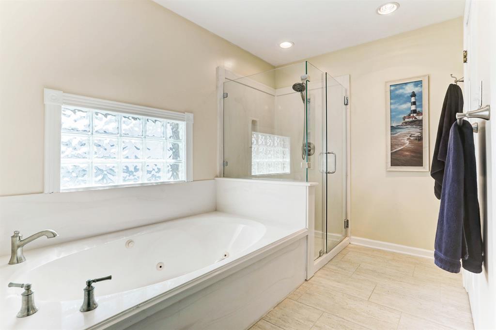403 2 Isles End Road, Tiki Island, Texas 77554, 4 Bedrooms Bedrooms, 8 Rooms Rooms,2 BathroomsBathrooms,Single-family,For Sale,Isles End,78006801