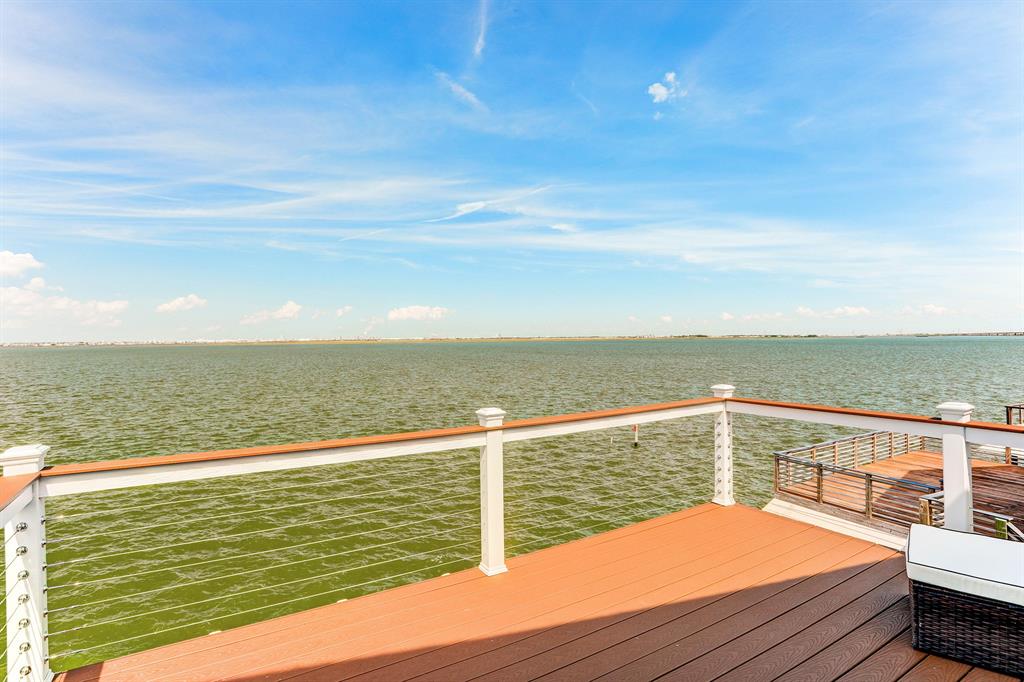403 2 Isles End Road, Tiki Island, Texas 77554, 4 Bedrooms Bedrooms, 8 Rooms Rooms,2 BathroomsBathrooms,Single-family,For Sale,Isles End,78006801