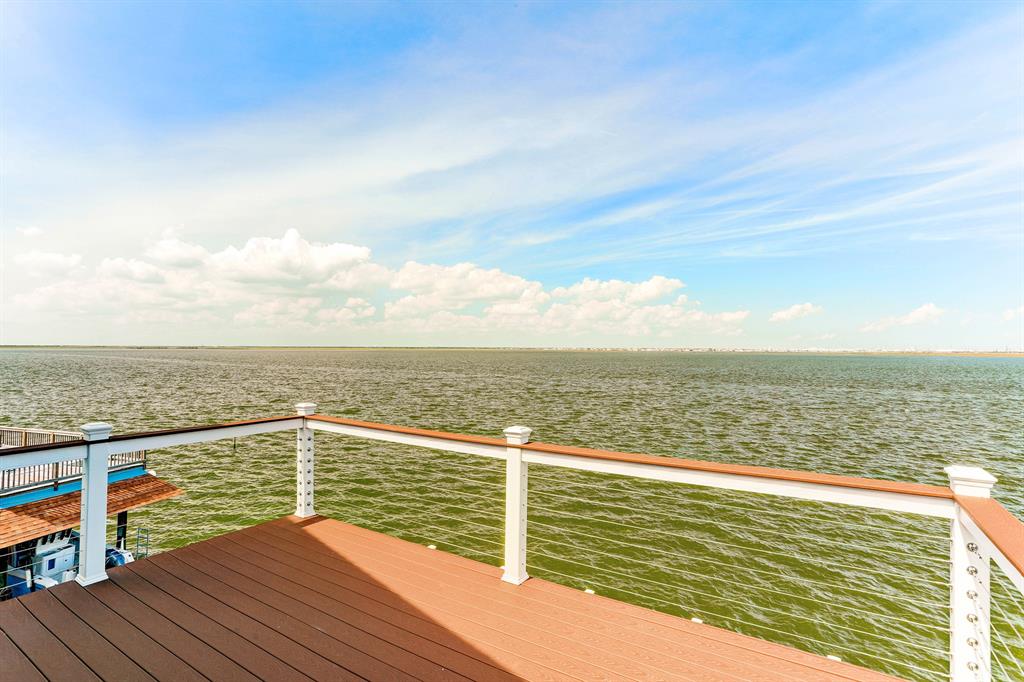 403 2 Isles End Road, Tiki Island, Texas 77554, 4 Bedrooms Bedrooms, 8 Rooms Rooms,2 BathroomsBathrooms,Single-family,For Sale,Isles End,78006801