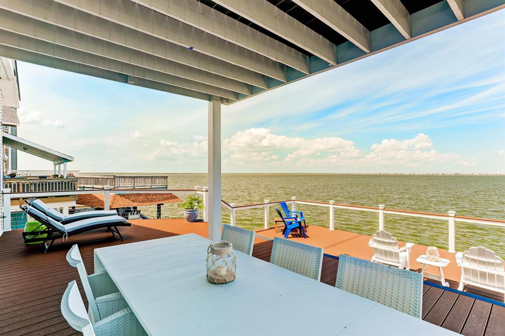 403 2 Isles End Road, Tiki Island, Texas 77554, 4 Bedrooms Bedrooms, 8 Rooms Rooms,2 BathroomsBathrooms,Single-family,For Sale,Isles End,78006801