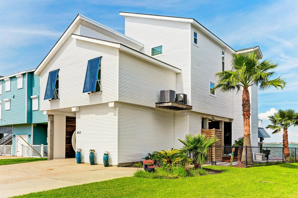 403 2 Isles End Road, Tiki Island, Texas 77554, 4 Bedrooms Bedrooms, 8 Rooms Rooms,2 BathroomsBathrooms,Single-family,For Sale,Isles End,78006801