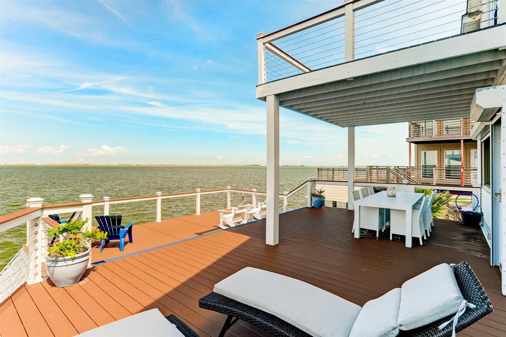 403 2 Isles End Road, Tiki Island, Texas 77554, 4 Bedrooms Bedrooms, 8 Rooms Rooms,2 BathroomsBathrooms,Single-family,For Sale,Isles End,78006801
