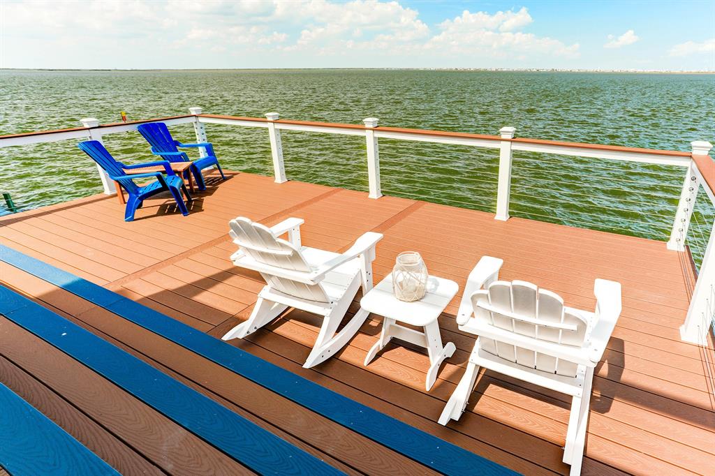 403 2 Isles End Road, Tiki Island, Texas 77554, 4 Bedrooms Bedrooms, 8 Rooms Rooms,2 BathroomsBathrooms,Single-family,For Sale,Isles End,78006801