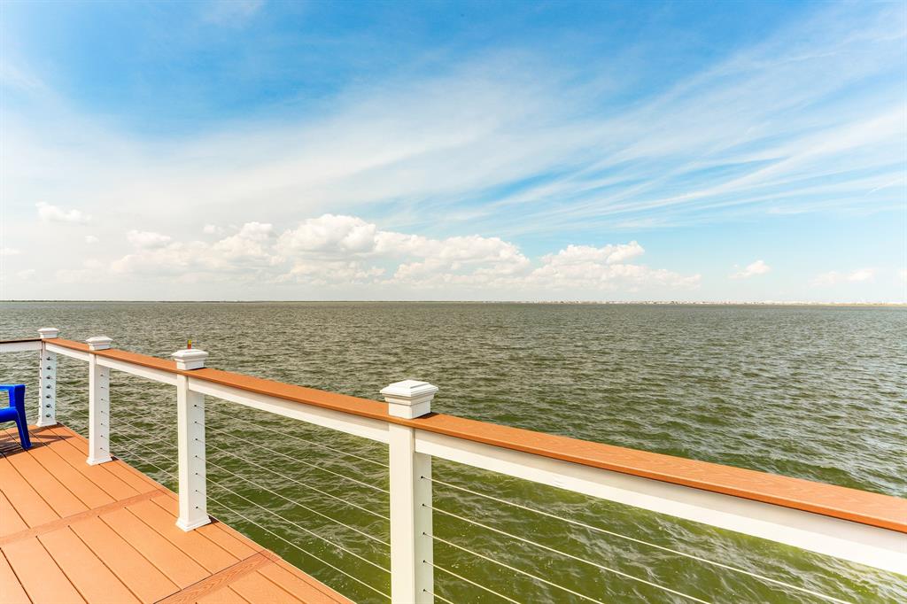 403 2 Isles End Road, Tiki Island, Texas 77554, 4 Bedrooms Bedrooms, 8 Rooms Rooms,2 BathroomsBathrooms,Single-family,For Sale,Isles End,78006801