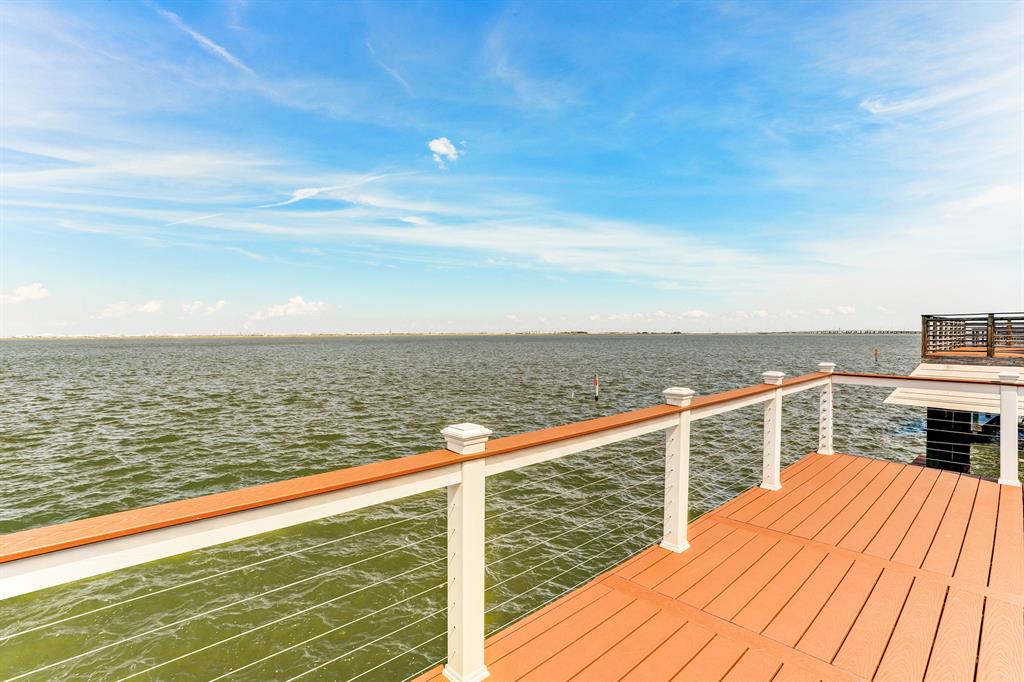 403 2 Isles End Road, Tiki Island, Texas 77554, 4 Bedrooms Bedrooms, 8 Rooms Rooms,2 BathroomsBathrooms,Single-family,For Sale,Isles End,78006801