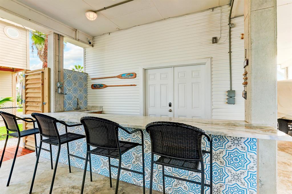 403 2 Isles End Road, Tiki Island, Texas 77554, 4 Bedrooms Bedrooms, 8 Rooms Rooms,2 BathroomsBathrooms,Single-family,For Sale,Isles End,78006801