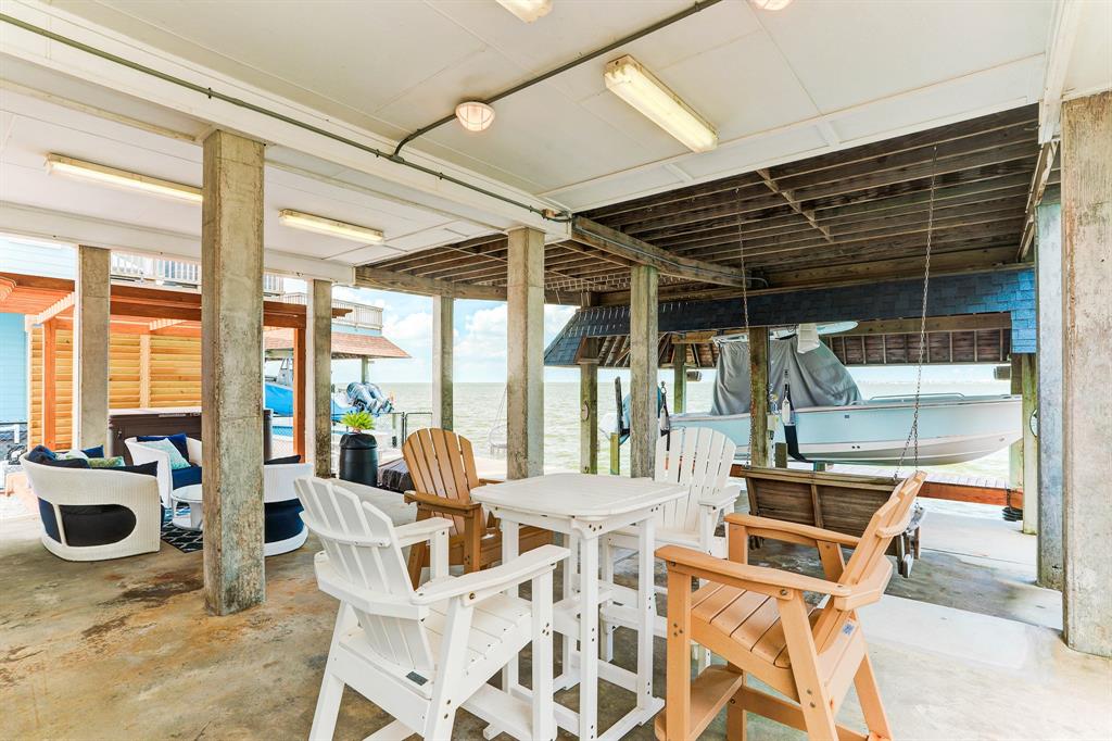 403 2 Isles End Road, Tiki Island, Texas 77554, 4 Bedrooms Bedrooms, 8 Rooms Rooms,2 BathroomsBathrooms,Single-family,For Sale,Isles End,78006801