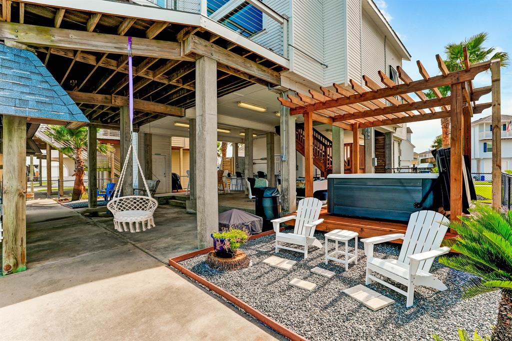 403 2 Isles End Road, Tiki Island, Texas 77554, 4 Bedrooms Bedrooms, 8 Rooms Rooms,2 BathroomsBathrooms,Single-family,For Sale,Isles End,78006801