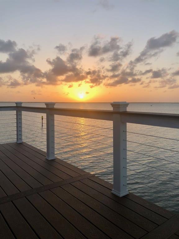 403 2 Isles End Road, Tiki Island, Texas 77554, 4 Bedrooms Bedrooms, 8 Rooms Rooms,2 BathroomsBathrooms,Single-family,For Sale,Isles End,78006801