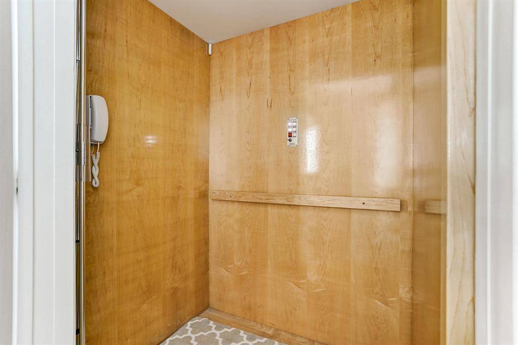 403 2 Isles End Road, Tiki Island, Texas 77554, 4 Bedrooms Bedrooms, 8 Rooms Rooms,2 BathroomsBathrooms,Single-family,For Sale,Isles End,78006801