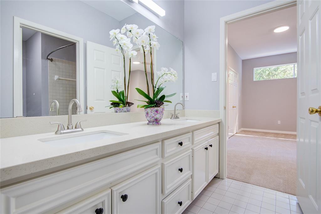 818 2 Chowning Road, Houston, Texas 77024, 5 Bedrooms Bedrooms, 17 Rooms Rooms,4 BathroomsBathrooms,Single-family,For Sale,Chowning,64803187