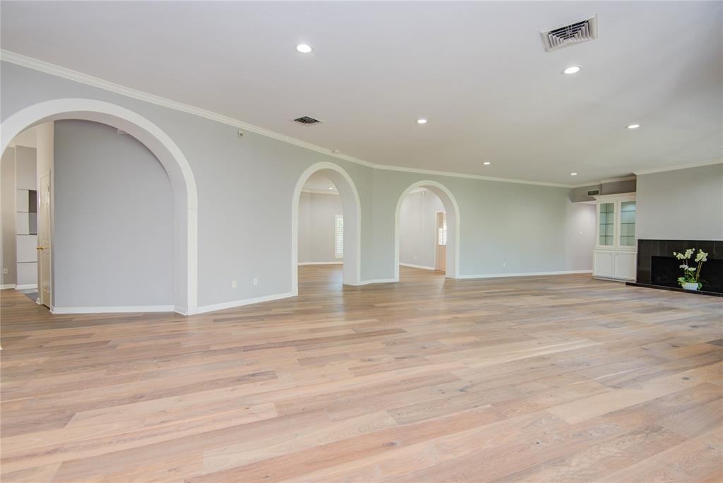 818 2 Chowning Road, Houston, Texas 77024, 5 Bedrooms Bedrooms, 17 Rooms Rooms,4 BathroomsBathrooms,Single-family,For Sale,Chowning,64803187