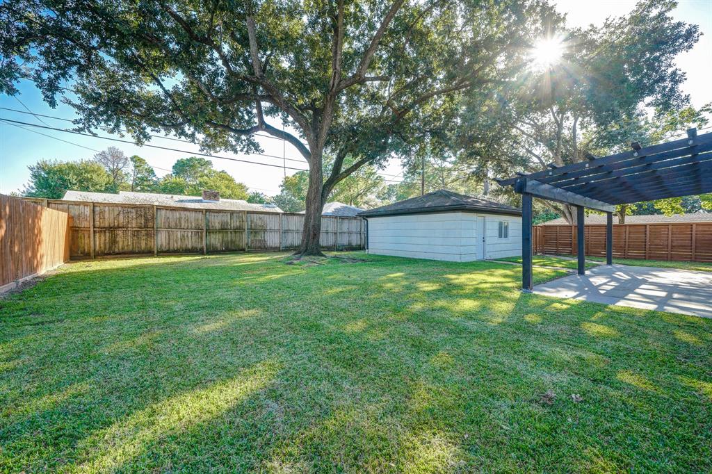 5759 1 Willowbend Boulevard, Houston, Texas 77096, 3 Bedrooms Bedrooms, 8 Rooms Rooms,2 BathroomsBathrooms,Single-family,For Sale,Willowbend,4560532