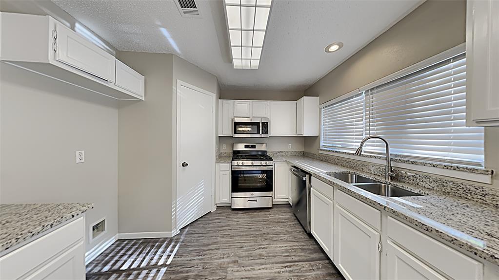 2 1 Lazy Morning Place, The Woodlands, Texas 77381, 3 Bedrooms Bedrooms, 3 Rooms Rooms,2 BathroomsBathrooms,Single-family,For Sale,Lazy Morning,58819799