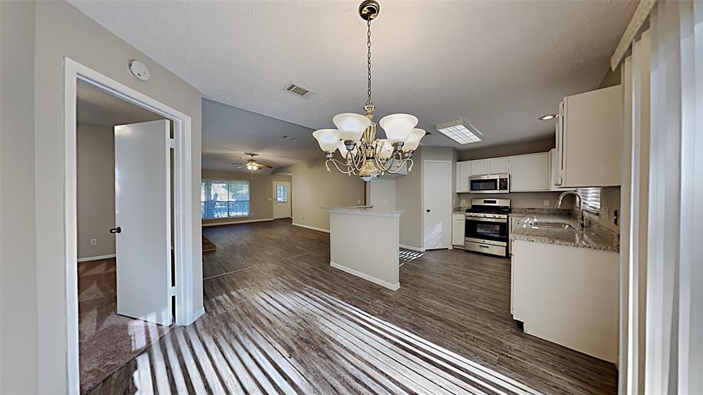2 1 Lazy Morning Place, The Woodlands, Texas 77381, 3 Bedrooms Bedrooms, 3 Rooms Rooms,2 BathroomsBathrooms,Single-family,For Sale,Lazy Morning,58819799