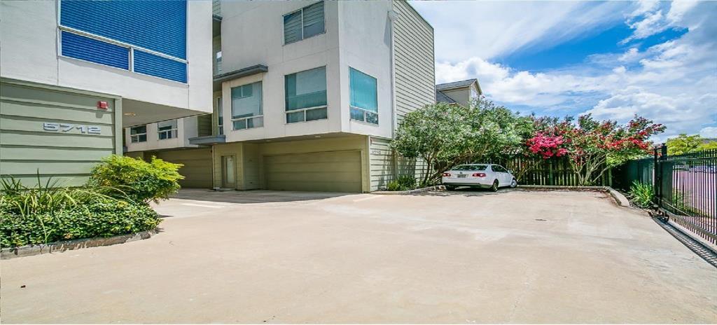 5710 4 Winsome Lane, Houston, Texas 77057, 2 Bedrooms Bedrooms, 9 Rooms Rooms,2 BathroomsBathrooms,Townhouse/condo,For Sale,Winsome,33727156