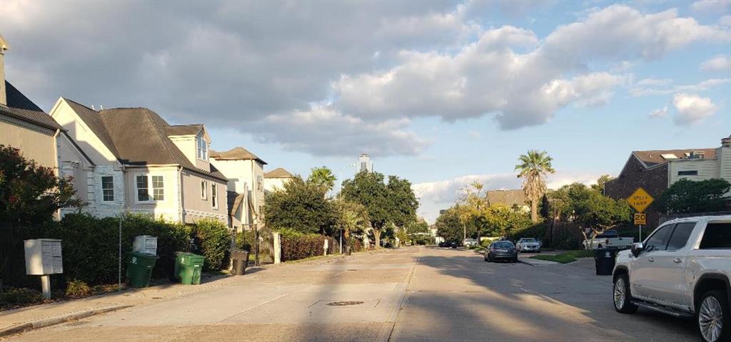 5710 4 Winsome Lane, Houston, Texas 77057, 2 Bedrooms Bedrooms, 9 Rooms Rooms,2 BathroomsBathrooms,Townhouse/condo,For Sale,Winsome,33727156