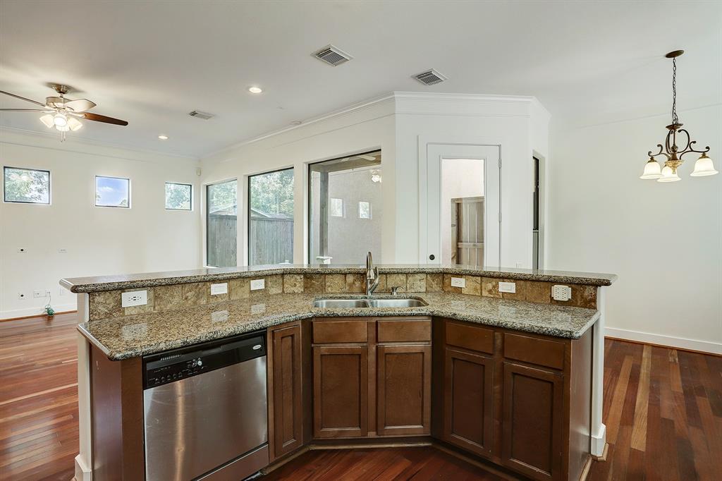 11022 2 Little John Way, Houston, Texas 77043, 3 Bedrooms Bedrooms, 6 Rooms Rooms,2 BathroomsBathrooms,Single-family,For Sale,Little John,61919446