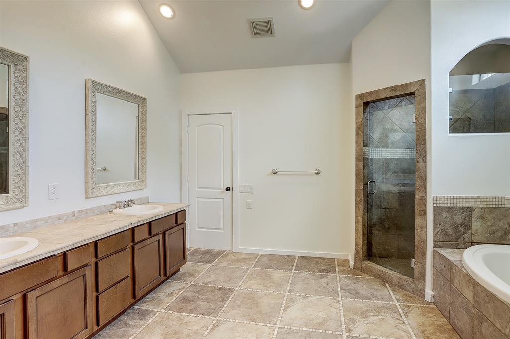 11022 2 Little John Way, Houston, Texas 77043, 3 Bedrooms Bedrooms, 6 Rooms Rooms,2 BathroomsBathrooms,Single-family,For Sale,Little John,61919446