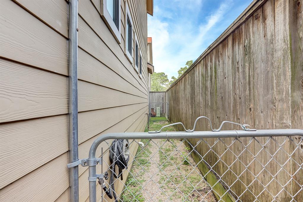 11022 2 Little John Way, Houston, Texas 77043, 3 Bedrooms Bedrooms, 6 Rooms Rooms,2 BathroomsBathrooms,Single-family,For Sale,Little John,61919446