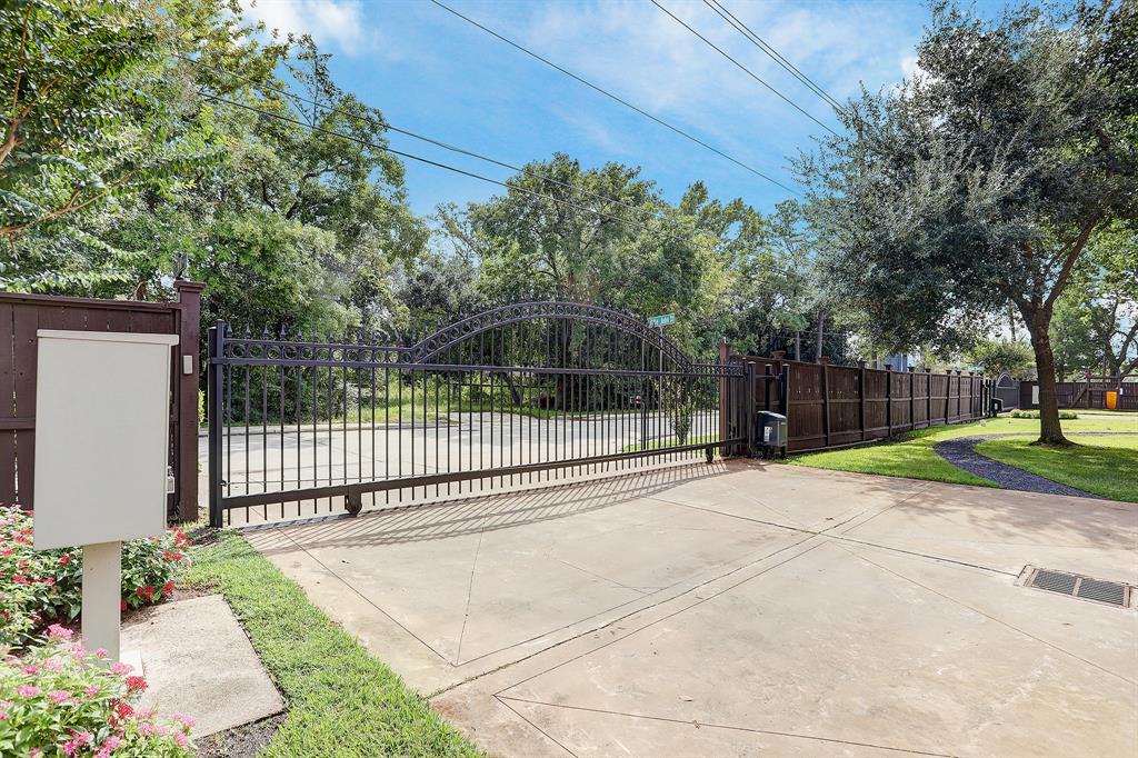11022 2 Little John Way, Houston, Texas 77043, 3 Bedrooms Bedrooms, 6 Rooms Rooms,2 BathroomsBathrooms,Single-family,For Sale,Little John,61919446