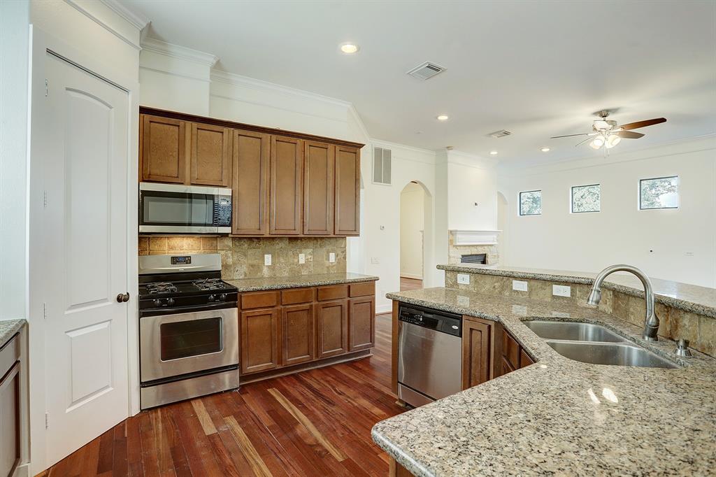 11022 2 Little John Way, Houston, Texas 77043, 3 Bedrooms Bedrooms, 6 Rooms Rooms,2 BathroomsBathrooms,Single-family,For Sale,Little John,61919446