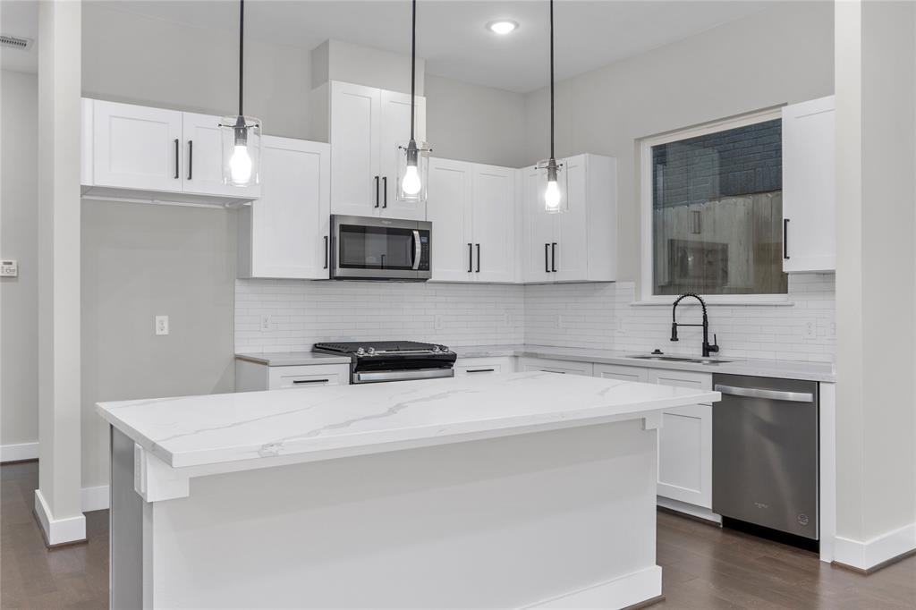 2809 2 Truxillo Street, Houston, Texas 77004, 3 Bedrooms Bedrooms, 6 Rooms Rooms,3 BathroomsBathrooms,Single-family,For Sale,Truxillo,52723211