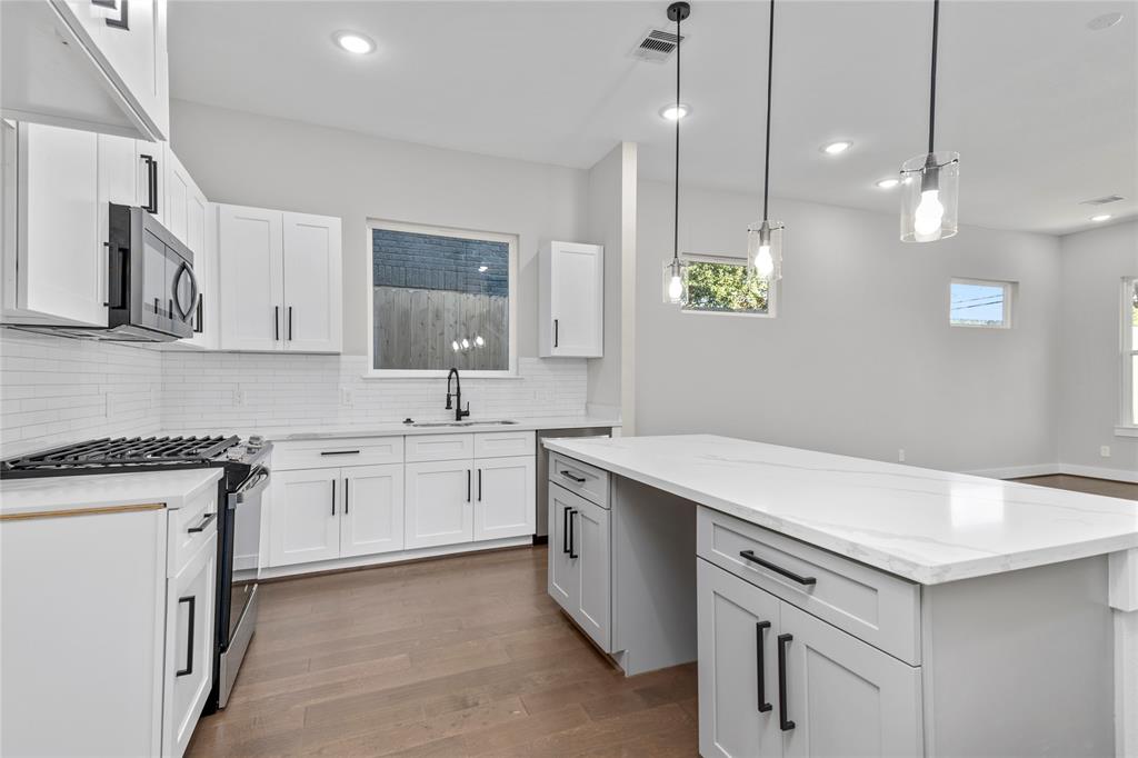 2809 2 Truxillo Street, Houston, Texas 77004, 3 Bedrooms Bedrooms, 6 Rooms Rooms,3 BathroomsBathrooms,Single-family,For Sale,Truxillo,52723211