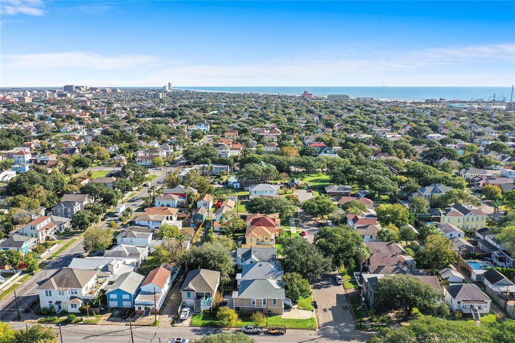 3628 2 Avenue O 1/2, Galveston, Texas 77550, 3 Bedrooms Bedrooms, 9 Rooms Rooms,3 BathroomsBathrooms,Single-family,For Sale,Avenue O 1/2,30818456