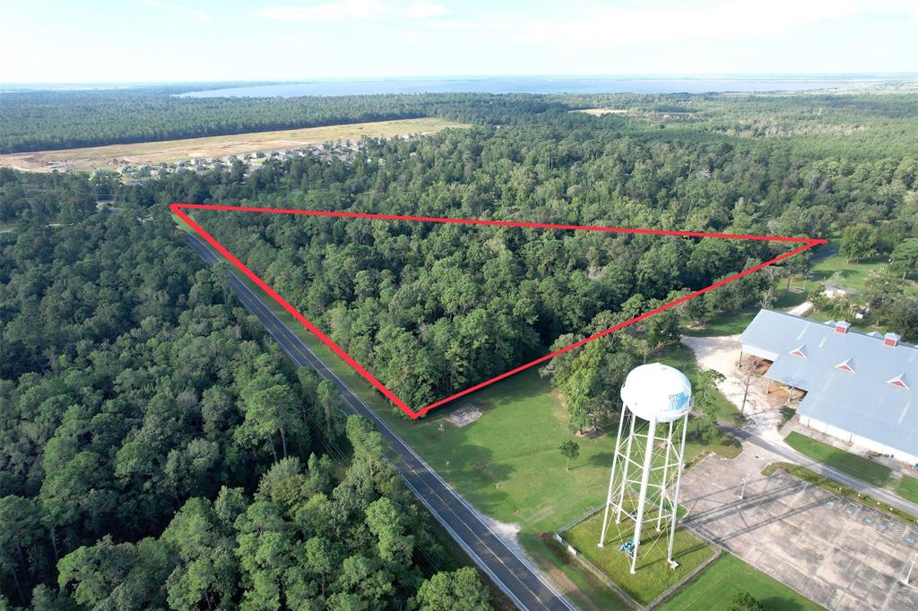 Just over 16 acres off I-10 in Hankamer. This tract is surrounded by White's Park which contains a large covered arena which hosts numerous events throughout the year. Excellent commercial/retail location in a fast growing residential area of Chambers County