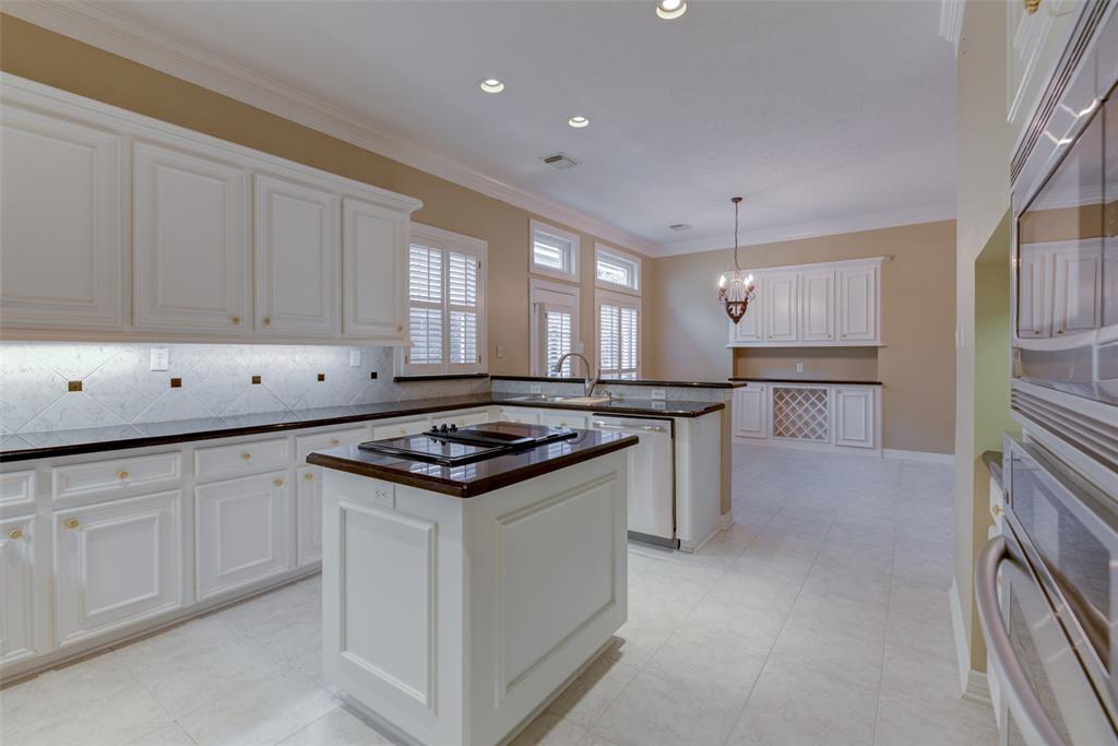1316 2 Whispering Pines Drive, Houston, Texas 77055, 3 Bedrooms Bedrooms, 11 Rooms Rooms,2 BathroomsBathrooms,Single-family,For Sale,Whispering Pines,58109724