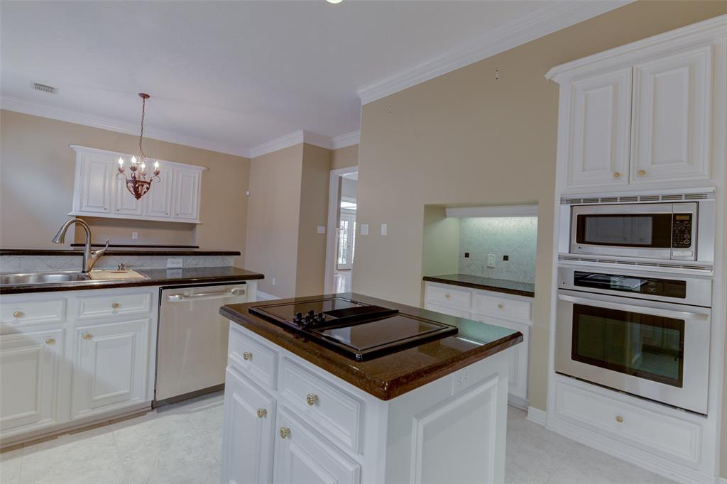 1316 2 Whispering Pines Drive, Houston, Texas 77055, 3 Bedrooms Bedrooms, 11 Rooms Rooms,2 BathroomsBathrooms,Single-family,For Sale,Whispering Pines,58109724