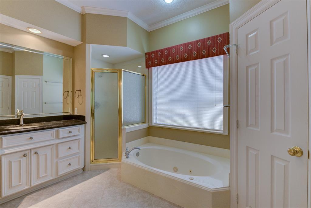 1316 2 Whispering Pines Drive, Houston, Texas 77055, 3 Bedrooms Bedrooms, 11 Rooms Rooms,2 BathroomsBathrooms,Single-family,For Sale,Whispering Pines,58109724