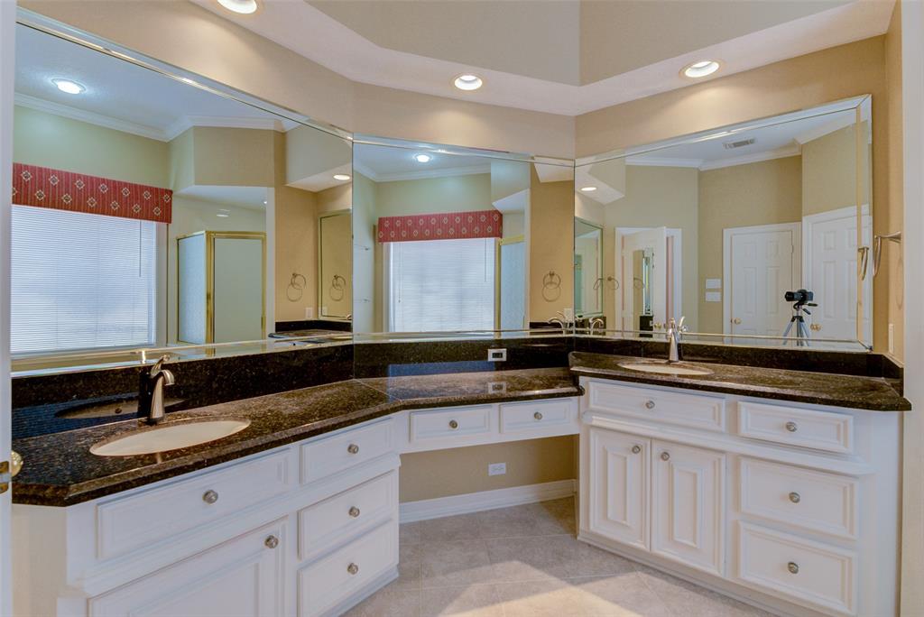 1316 2 Whispering Pines Drive, Houston, Texas 77055, 3 Bedrooms Bedrooms, 11 Rooms Rooms,2 BathroomsBathrooms,Single-family,For Sale,Whispering Pines,58109724