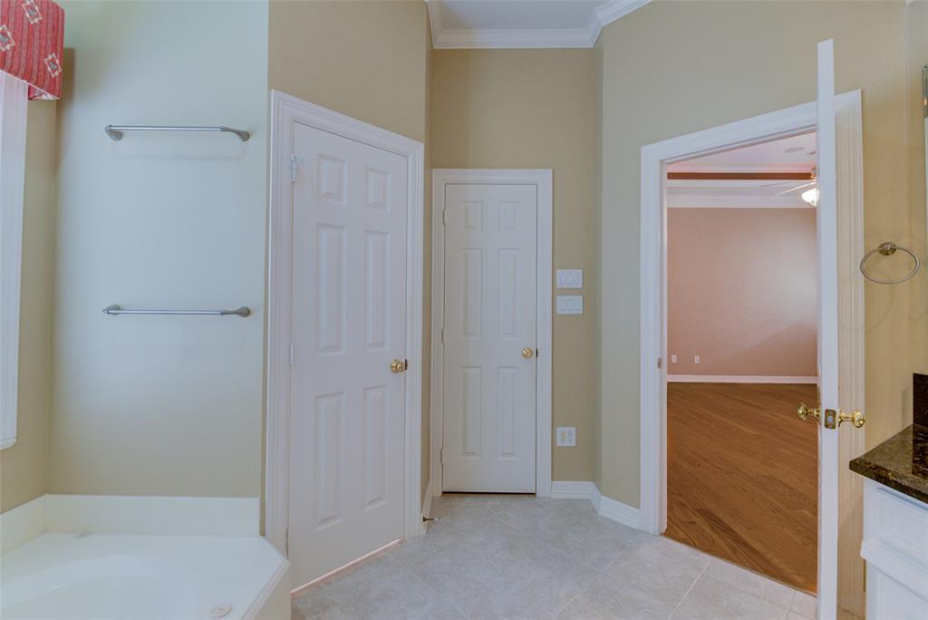 1316 2 Whispering Pines Drive, Houston, Texas 77055, 3 Bedrooms Bedrooms, 11 Rooms Rooms,2 BathroomsBathrooms,Single-family,For Sale,Whispering Pines,58109724