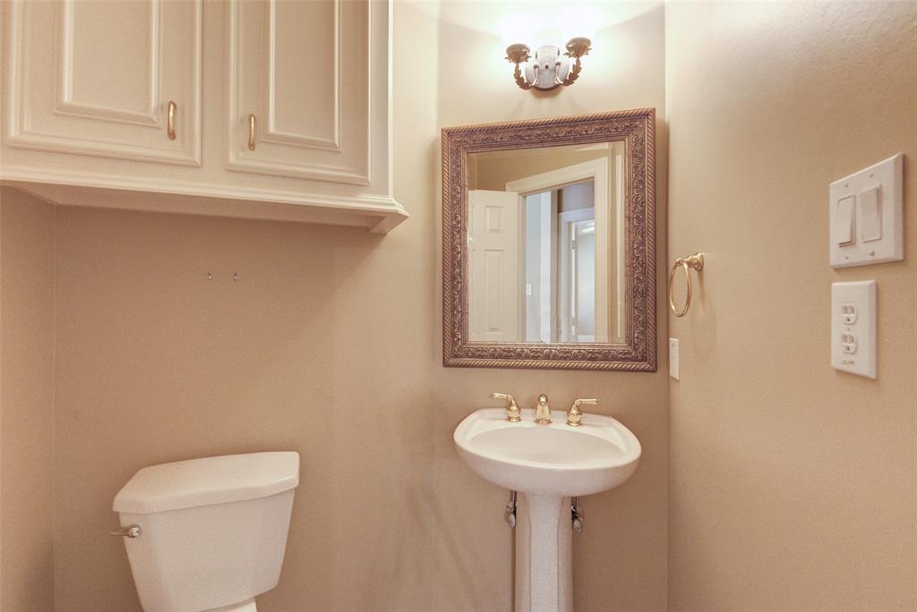 1316 2 Whispering Pines Drive, Houston, Texas 77055, 3 Bedrooms Bedrooms, 11 Rooms Rooms,2 BathroomsBathrooms,Single-family,For Sale,Whispering Pines,58109724