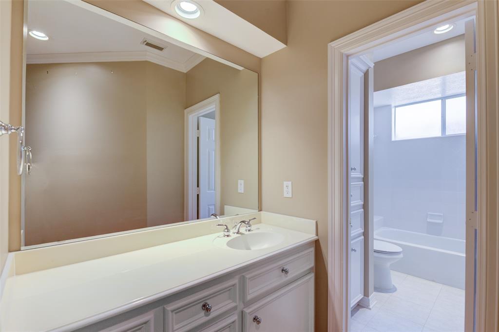 1316 2 Whispering Pines Drive, Houston, Texas 77055, 3 Bedrooms Bedrooms, 11 Rooms Rooms,2 BathroomsBathrooms,Single-family,For Sale,Whispering Pines,58109724