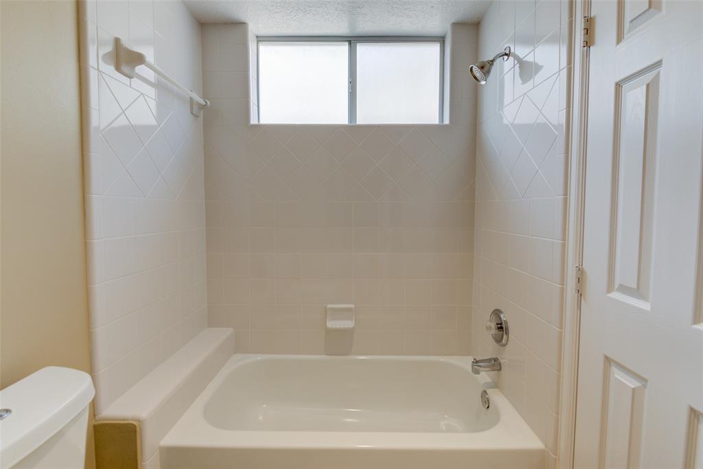 1316 2 Whispering Pines Drive, Houston, Texas 77055, 3 Bedrooms Bedrooms, 11 Rooms Rooms,2 BathroomsBathrooms,Single-family,For Sale,Whispering Pines,58109724