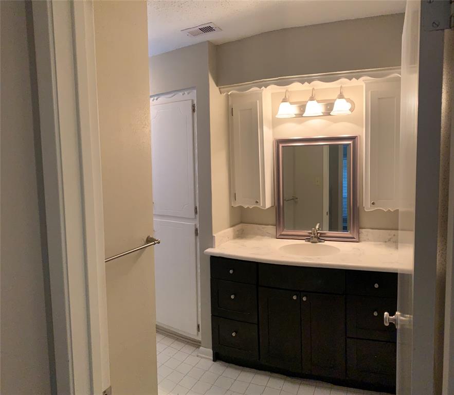 2210 1 Droxford Drive, Houston, Texas 77008, 3 Bedrooms Bedrooms, 3 Rooms Rooms,2 BathroomsBathrooms,Single-family,For Sale,Droxford,85040506