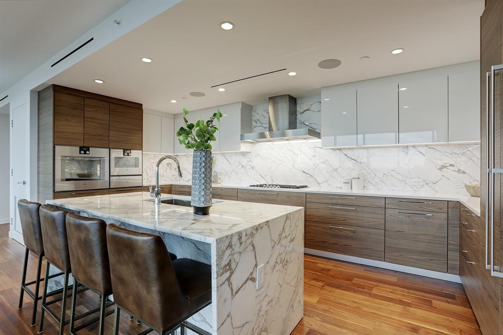 3433 Westheimer Road, Houston, Texas 77027, 2 Bedrooms Bedrooms, 8 Rooms Rooms,2 BathroomsBathrooms,Mid/hi-rise Condo,For Sale,THE RIVER OAKS,Westheimer,87301239