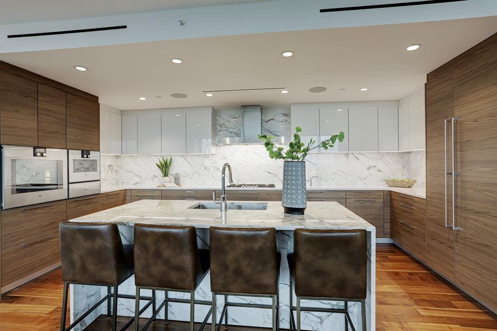 3433 Westheimer Road, Houston, Texas 77027, 2 Bedrooms Bedrooms, 8 Rooms Rooms,2 BathroomsBathrooms,Mid/hi-rise Condo,For Sale,THE RIVER OAKS,Westheimer,87301239