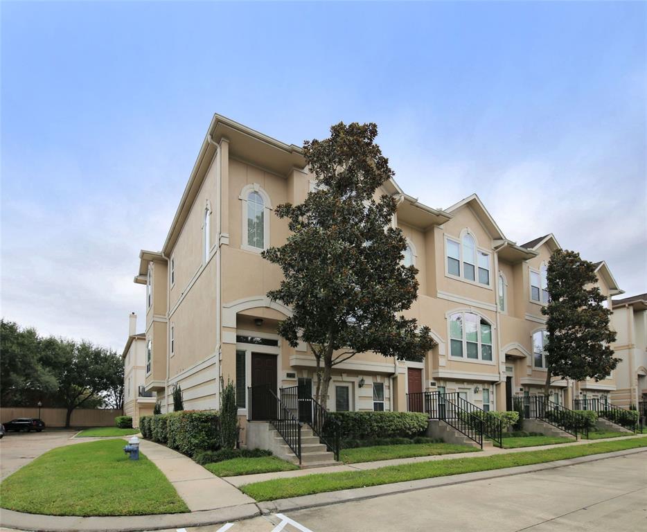 1720 3 French Village Drive, Houston, Texas 77055, 3 Bedrooms Bedrooms, 6 Rooms Rooms,3 BathroomsBathrooms,Townhouse/condo,For Sale,French Village,13070121