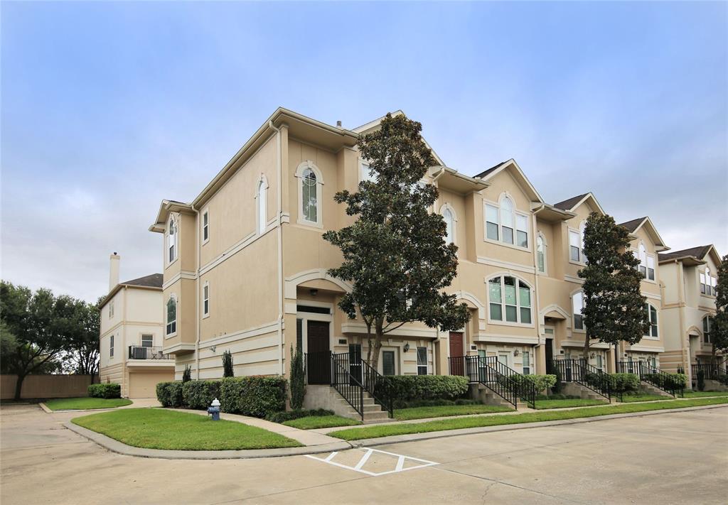 1720 3 French Village Drive, Houston, Texas 77055, 3 Bedrooms Bedrooms, 6 Rooms Rooms,3 BathroomsBathrooms,Townhouse/condo,For Sale,French Village,13070121