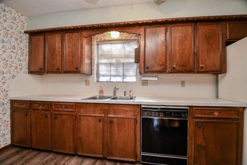 5027 2 Oak Shadows Drive, Houston, Texas 77091, 4 Bedrooms Bedrooms, 9 Rooms Rooms,2 BathroomsBathrooms,Single-family,For Sale,Oak Shadows,62375311