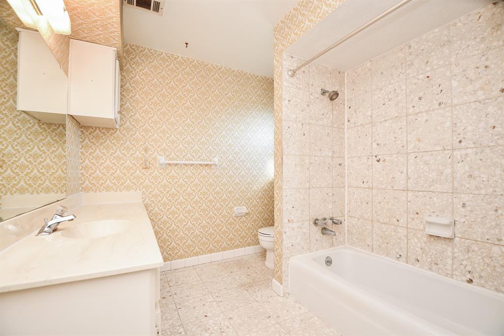 5027 2 Oak Shadows Drive, Houston, Texas 77091, 4 Bedrooms Bedrooms, 9 Rooms Rooms,2 BathroomsBathrooms,Single-family,For Sale,Oak Shadows,62375311
