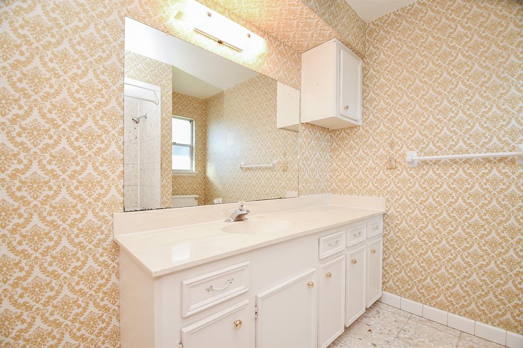 5027 2 Oak Shadows Drive, Houston, Texas 77091, 4 Bedrooms Bedrooms, 9 Rooms Rooms,2 BathroomsBathrooms,Single-family,For Sale,Oak Shadows,62375311