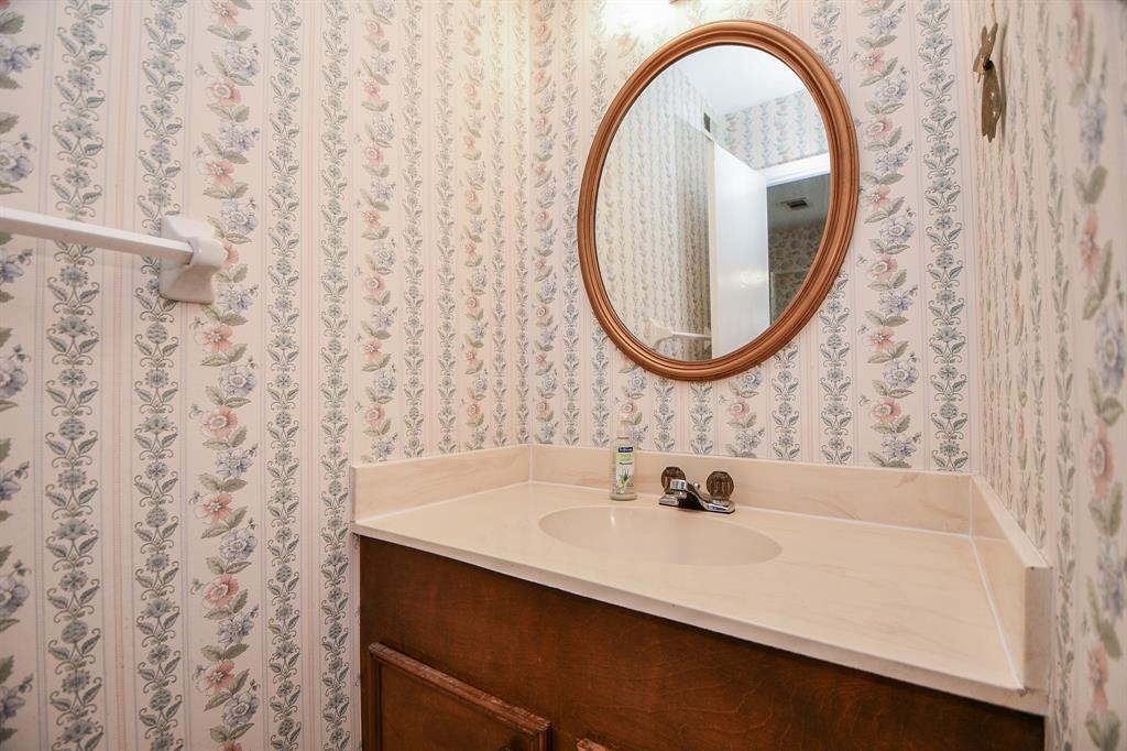 5027 2 Oak Shadows Drive, Houston, Texas 77091, 4 Bedrooms Bedrooms, 9 Rooms Rooms,2 BathroomsBathrooms,Single-family,For Sale,Oak Shadows,62375311